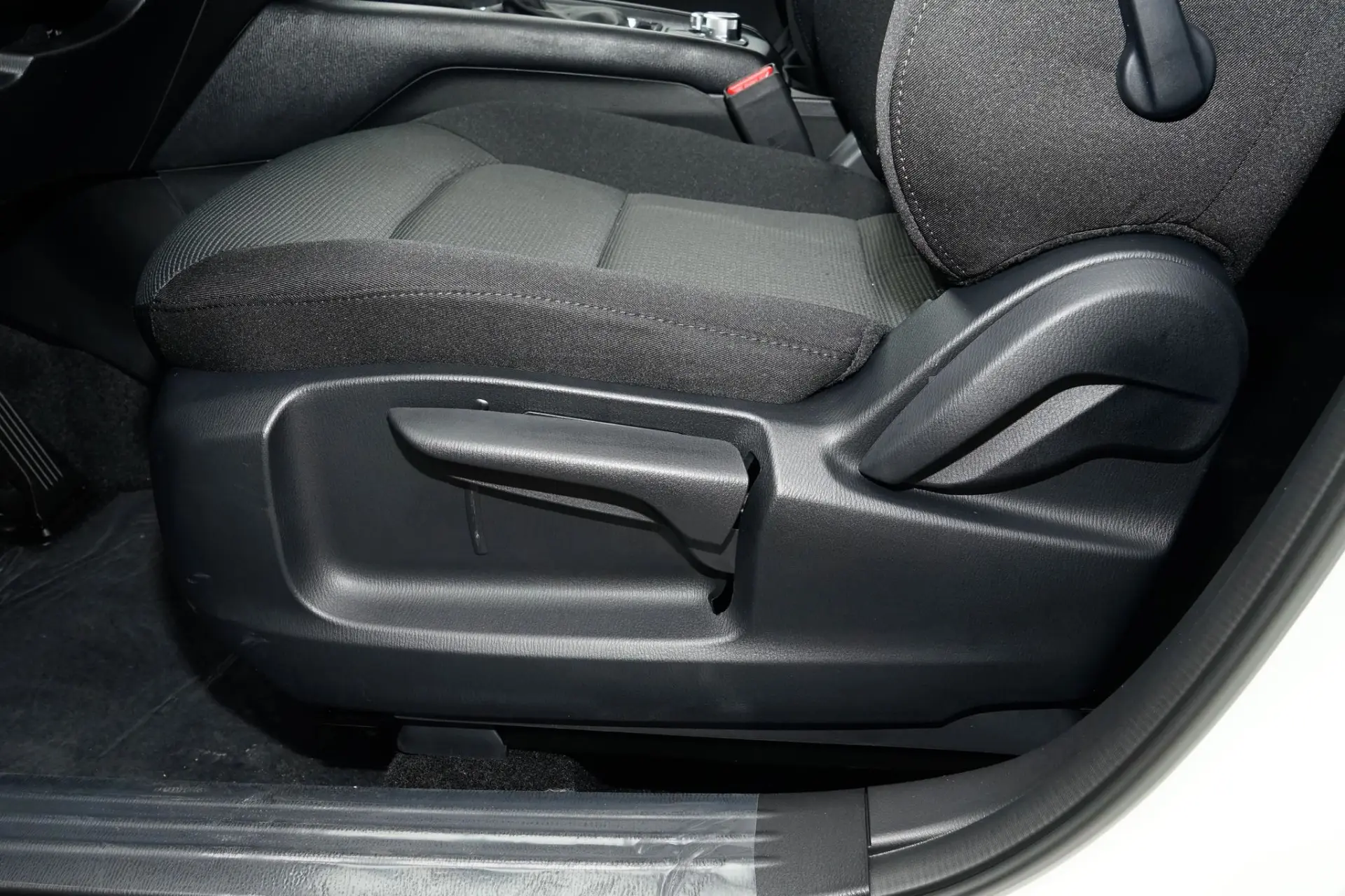 Discover Mazda Mazda CX5 Exterior Interior Images.Find all aspects and details of cars.