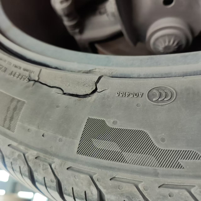 elantra-does-this-tire-need-to-be-replaced-could-any-expert-advise1733739775