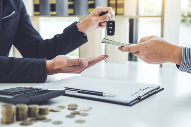 اكتشف جيلي أزكارا، سيارة SUV هجينة متقدمة، من خلال مراجعة مميزاتها وأدائها على الطريق. تعرف على معلومات مهمة عن نظامها الهجين وسعرها الافتراضي لتسهيل شرائك.